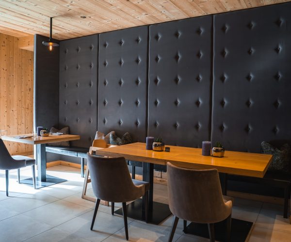 South,Tyrol,,Italy.,March,25,,2025.,Elegant,Dining,Space,With